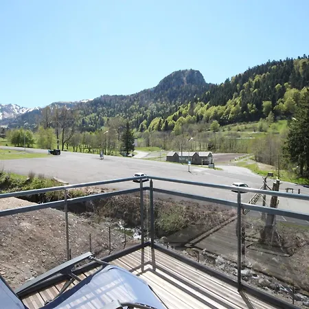 Apartament Montagne Avec Terrasse Et Parking - Fr-1-858-29 *